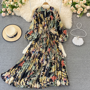 Rudeninė apvalios iškirptės suknelė, laisvo kirpimo, ilgomis rankovėmis liekninanti, marginta atlasinė, vienaeilė klostuota suknelė, elegantiška ir prabangi, pilnas sijonas.