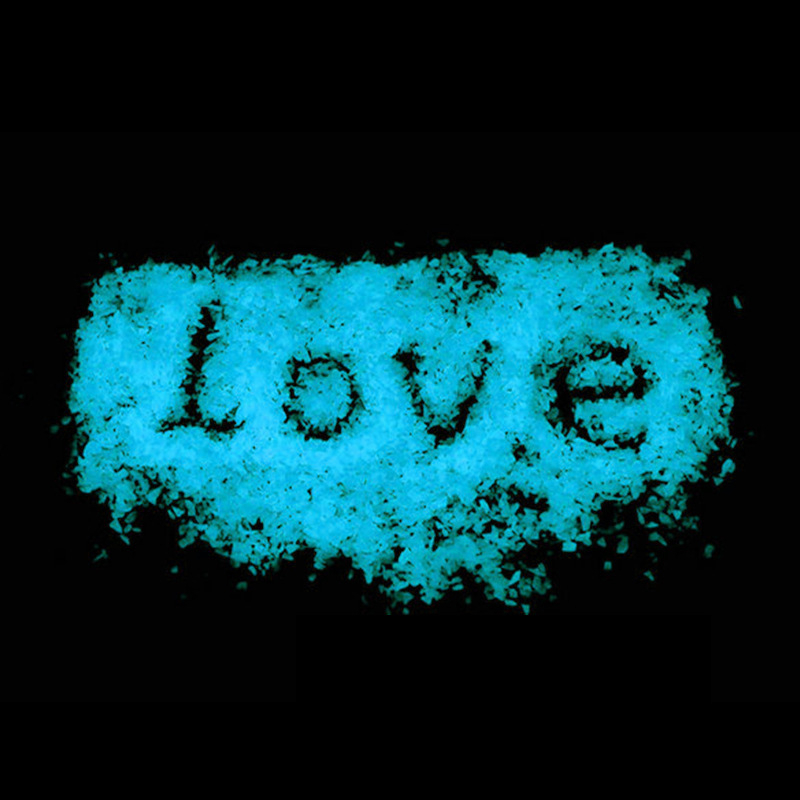 Furnizare directă din fabrică de pudră strălucitoare ultra-strălucitoare, multicoloră și pudră fluorescentă, procesată în nisip, pietriș și pietricele pentru decorare.