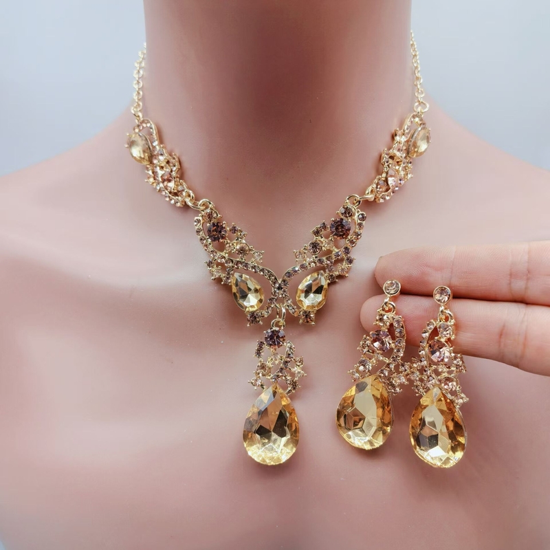 Populāri Eiropas un Amerikas dimanta auskari un kaklarotu komplekti, modes rotaslietu aksesuāri, universāls jauns stils 2024. gadam.