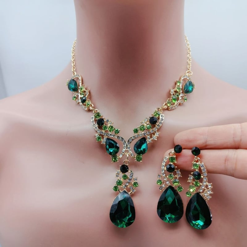 Populāri Eiropas un Amerikas dimanta auskari un kaklarotu komplekti, modes rotaslietu aksesuāri, universāls jauns stils 2024. gadam.