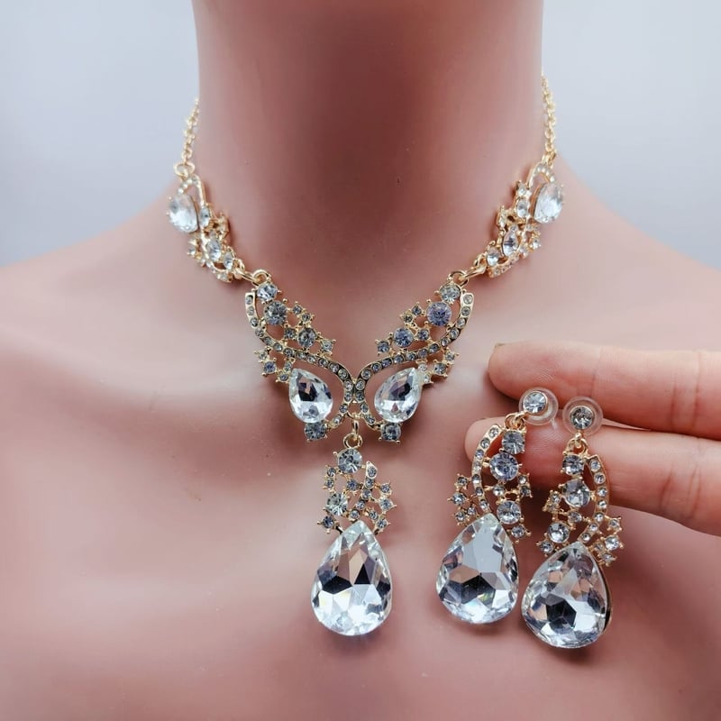 Populāri Eiropas un Amerikas dimanta auskari un kaklarotu komplekti, modes rotaslietu aksesuāri, universāls jauns stils 2024. gadam.