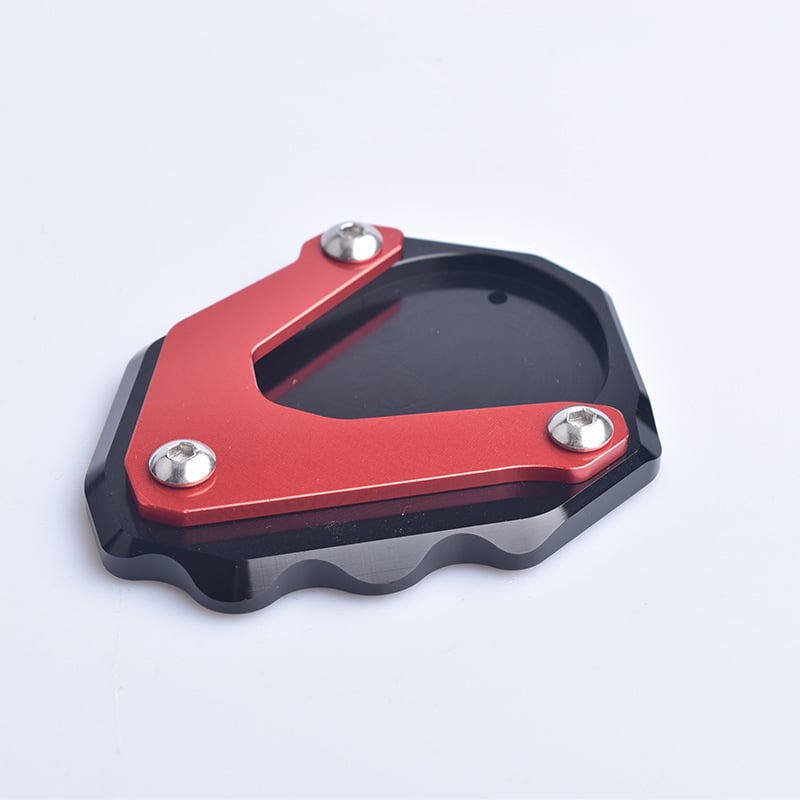 Nagyobb lábtartók, oldaltámaszok és ülések, amelyek BMW F750GS, F850GS, R1200GS és LC motorkerékpárokhoz alkalmasak.