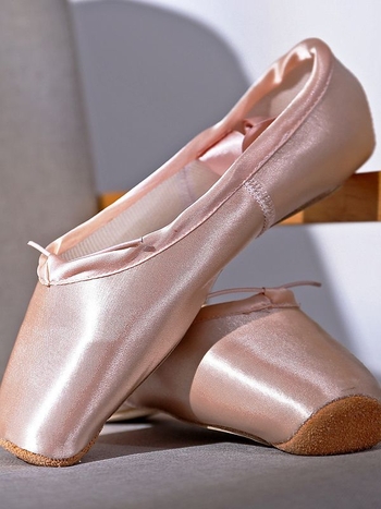 Didmeninė prekyba baleto bateliais, moteriškais šokių bateliais, pasirodymų bateliais, vaikiškais šokių bateliais, minkštapadiais bateliais suaugusiesiems