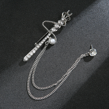 Vyriški personalizuoti kostiumai, derinami su kutais, gitaromis, muzikos instrumentų papuošalais, grandininėmis sagėmis, susukto rutulio sagėmis ir kitais aksesuarais.