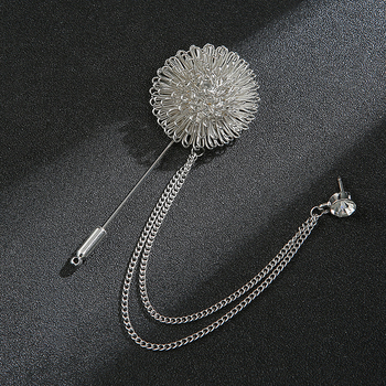 Vyriški personalizuoti kostiumai, derinami su kutais, gitaromis, muzikos instrumentų papuošalais, grandininėmis sagėmis, susukto rutulio sagėmis ir kitais aksesuarais.