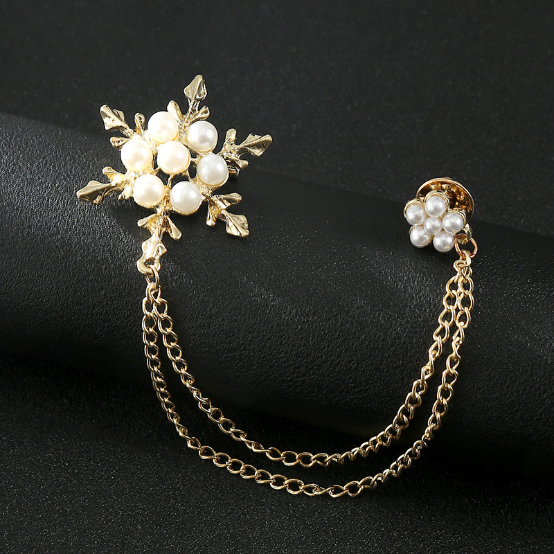 Vyriški personalizuoti kostiumai, derinami su kutais, gitaromis, muzikos instrumentų papuošalais, grandininėmis sagėmis, susukto rutulio sagėmis ir kitais aksesuarais.