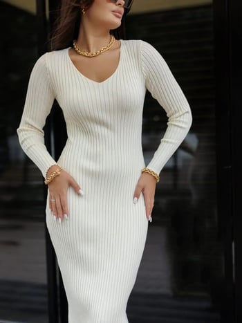 Megzta suknelė ilgomis rankovėmis ir V formos iškirpte rudeniui/žiemai, prigludusi, prigludusi midi sijono dalis.