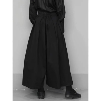 Sötét Yamamoto stílusú bő szárú rövidnadrág, bő szárú nadrág, szamuráj nadrág, közvetlen gyári értékesítés férfiaknak