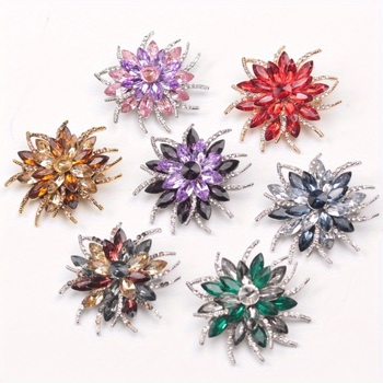 Moderne, luksuzne i elegantne broševi, korsaži, dodaci za ženske džempere i odijela, optočeni dijamantima, dostupni na veliko.