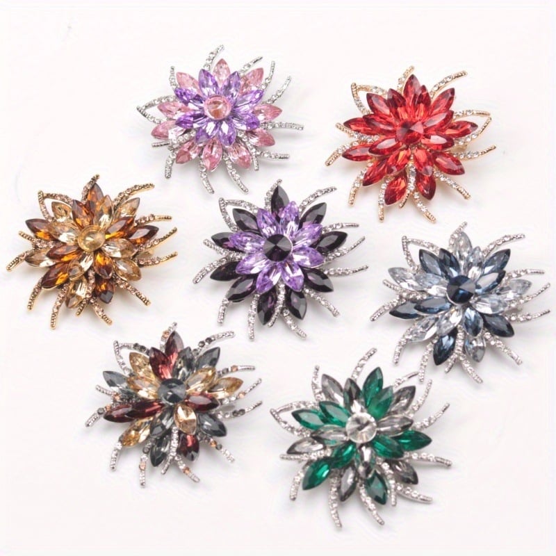 Moderne, luksuzne i elegantne broševi, korsaži, dodaci za ženske džempere i odijela, optočeni dijamantima, dostupni na veliko.