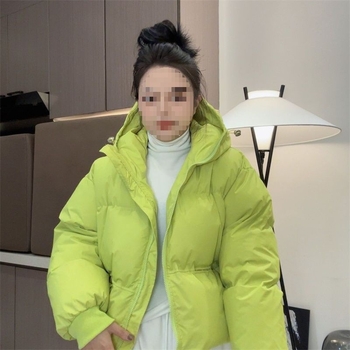 Jachetă scurtă, super elegantă, din bumbac alb, pentru femei, stil nou iarna 2025, design elegant și casual.