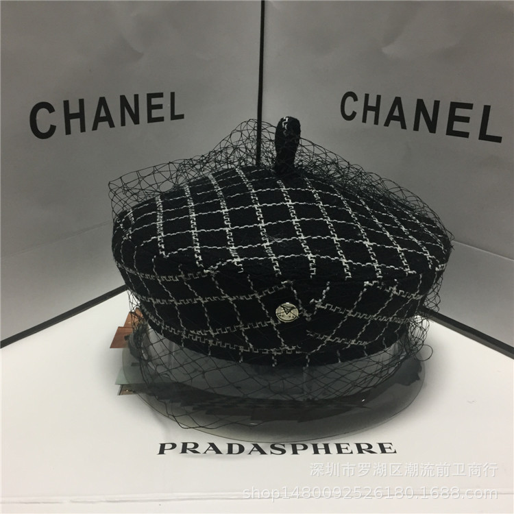 Kockás női sapka retro stílusban két színben