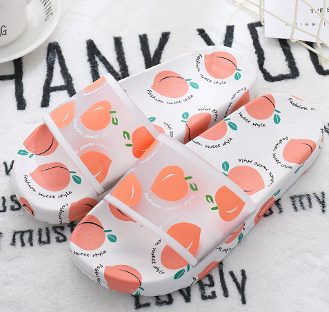 Moteriškos guminės šlepetės su aplikacijomis ir stora platforma