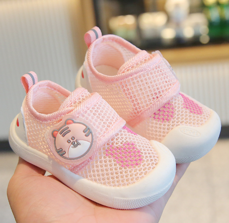 Beebi hingavad jalatsid takjakinnitusega