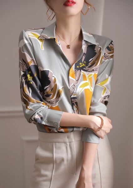 Satiinist naiste särk klassikalise kraega