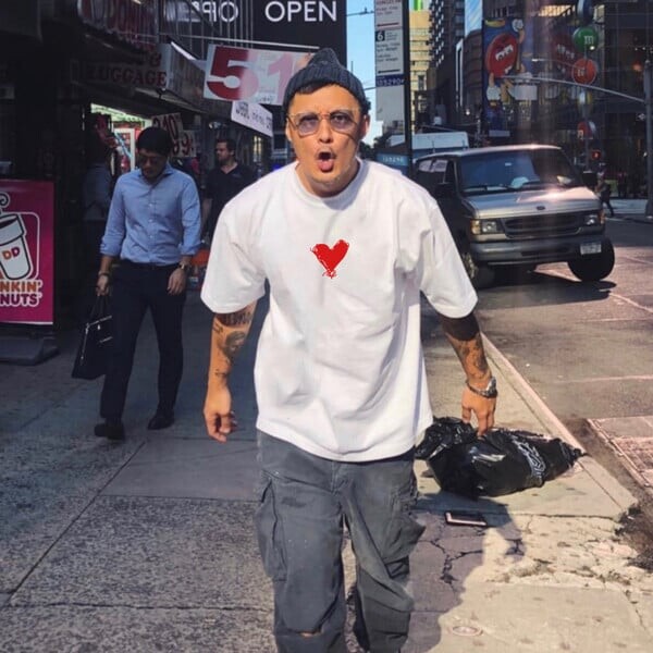 Βαμβάκι λευκό T-shirt με κοντά μανίκια και απλικέ καρδιά