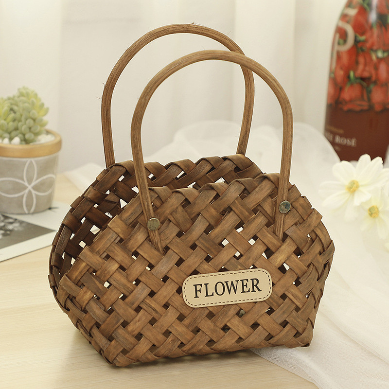 Puuviljalillekorvid Käsitööna valmistatud rippuvad korvid koduköögi sisekujunduseks Kootud mitmesugused hoiustamisvahendid Puidust seinalillepott