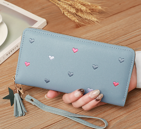 Дамски стилен портфейл с красиви сърчица