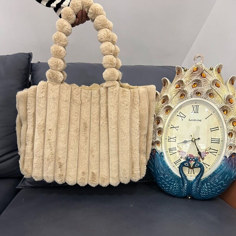 Kunstkarusnahast pehme plüüsist käekott naistele Talvine trendi kohevad kotid Luksuslikud disainitud õlakotid Naiste ostukäekott rahakoti pakett