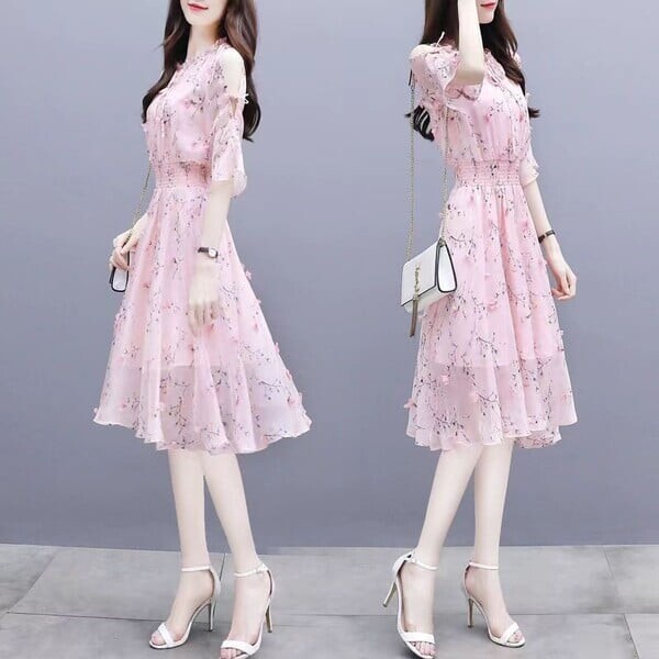 Κομψό γυναικείο φόρεμα σε ροζ και μαύρο χρώμα με floral μοτίβα