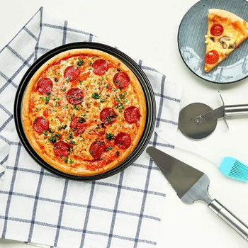 Лични перфорирани форми за пица черна въглеродна стомана с незалепващо покритие Лесна за почистване тава за печене на пица 10 инча