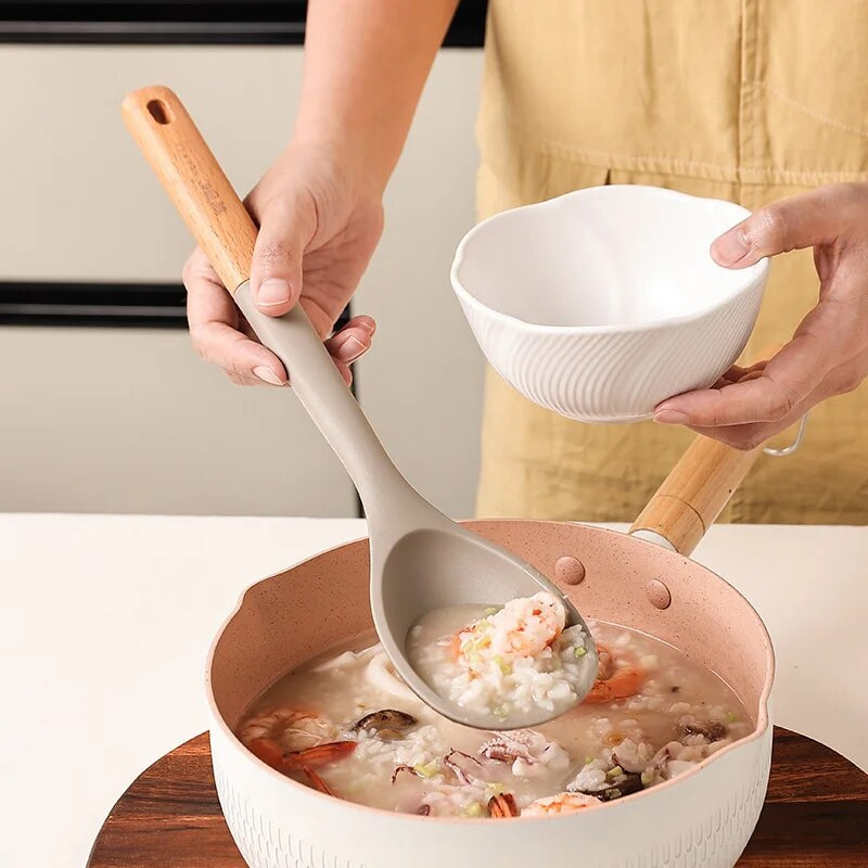 Silikono medinių rankenų virtuvės reikmenų rinkinys Mentele kiaurasamtis Modernus minimalistinis nepridegantis virtuvės reikmenys Virtuvės gaminimo kepimo įrankiai