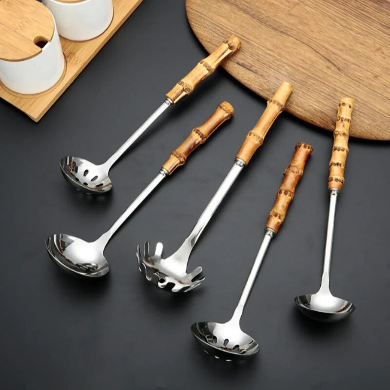 Nerūdijančio plieno virtuvės maisto ruošimo įrankių rinkinys Bambuko rankenos sriubos šaukštas kiaurasamtis milteliai žvejybai virtuvės reikmenys virtuvės reikmenys