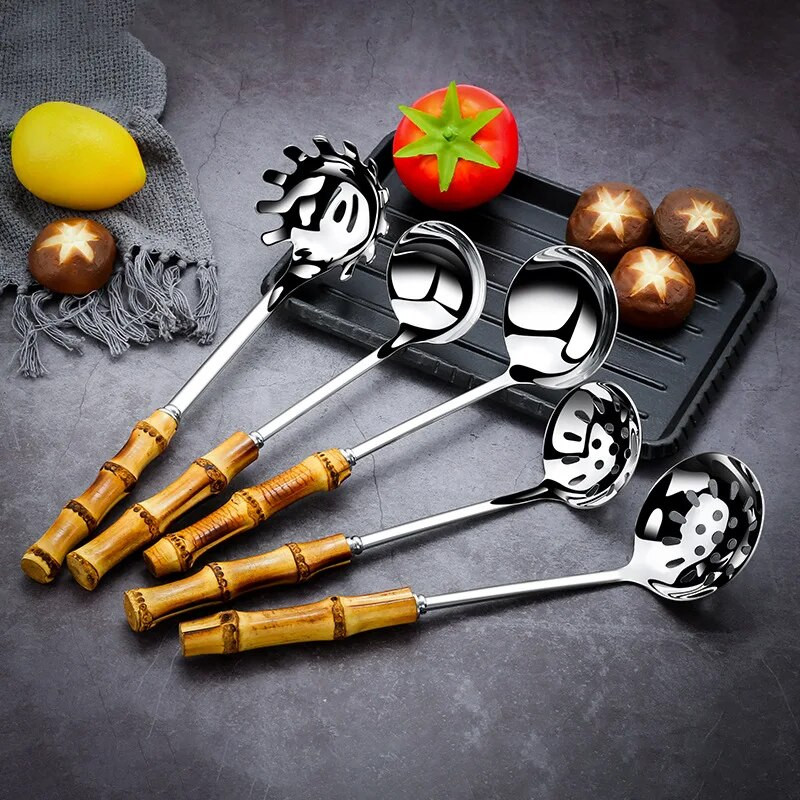 Nerūdijančio plieno virtuvės maisto ruošimo įrankių rinkinys Bambuko rankenos sriubos šaukštas kiaurasamtis milteliai žvejybai virtuvės reikmenys virtuvės reikmenys