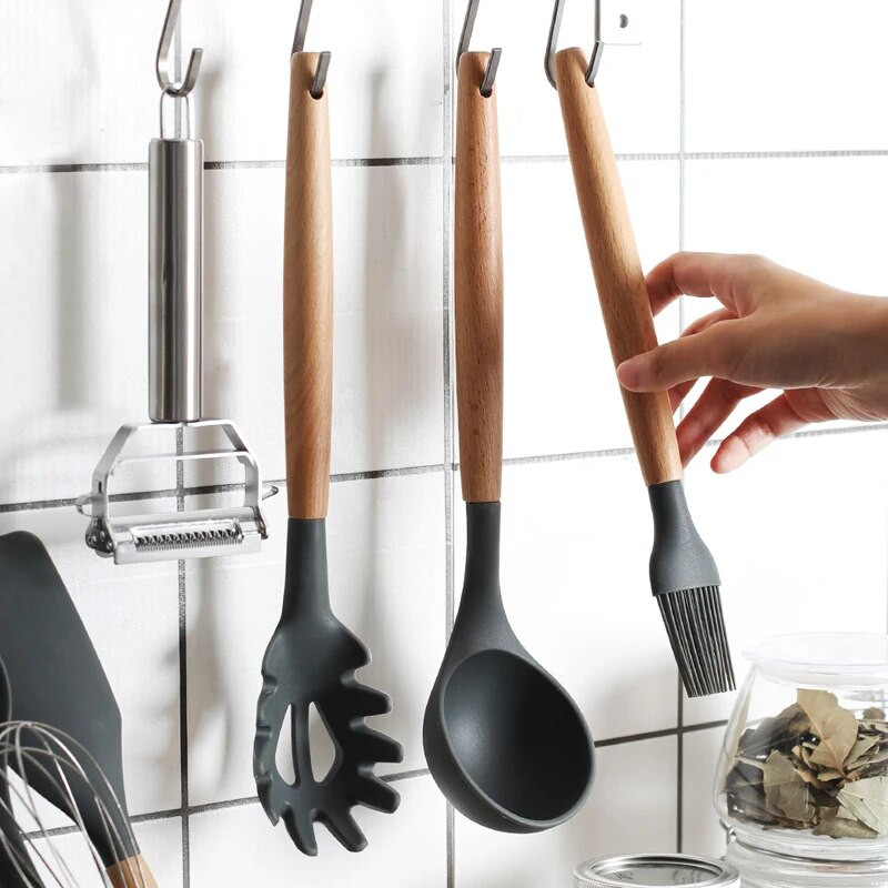 Virtuvės reikmenys Silikoninis mentele šaukštas sriubos kaušelis su įpjovomis varstytojas makaronų serveris Nelipnus silikoniniai maisto gaminimo įrankiai su medine rankena