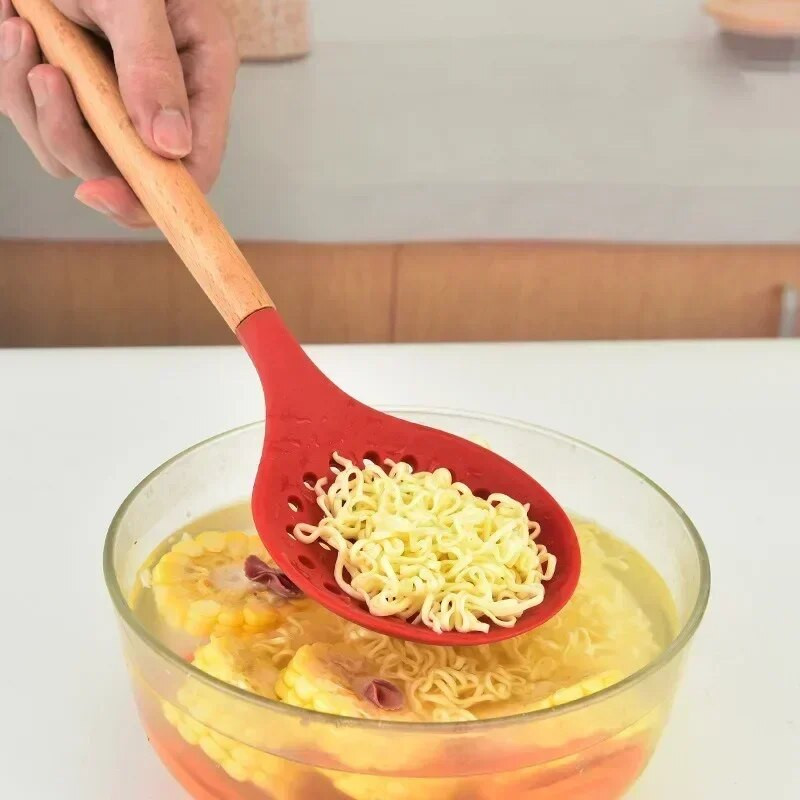 1db főzési szilikon szűrő Élelmiszer tapadásmentes, hőálló fa nyelű szűrőszűrő kanál szűrőszűrő főző konyhai eszközök