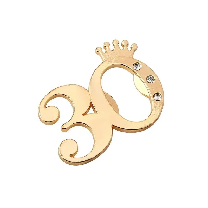 1vnt įmonės jubiliejaus suvenyrinis alaus butelio atidarytuvas su numeriais Gimtadienio dovanos svečiams Vakarėlio suvenyrų pakuotės butelių atidarytuvas