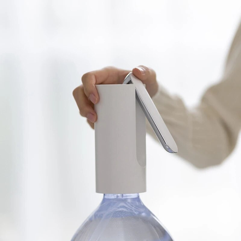 Помпа за бутилка вода Сгъваема водна помпа USB автоматичен диспенсър Бутон за управление на помпата Преносим електрически диспенсър за вода Домашен