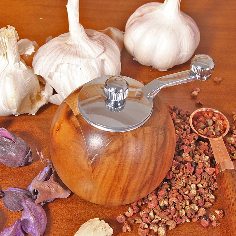 Sāls un piparu dzirnaviņas, masīvkoka piparu dzirnaviņas ar regulējamu rupjību, izmantojot keramikas rotoru, virtuves gatavošanas rīki