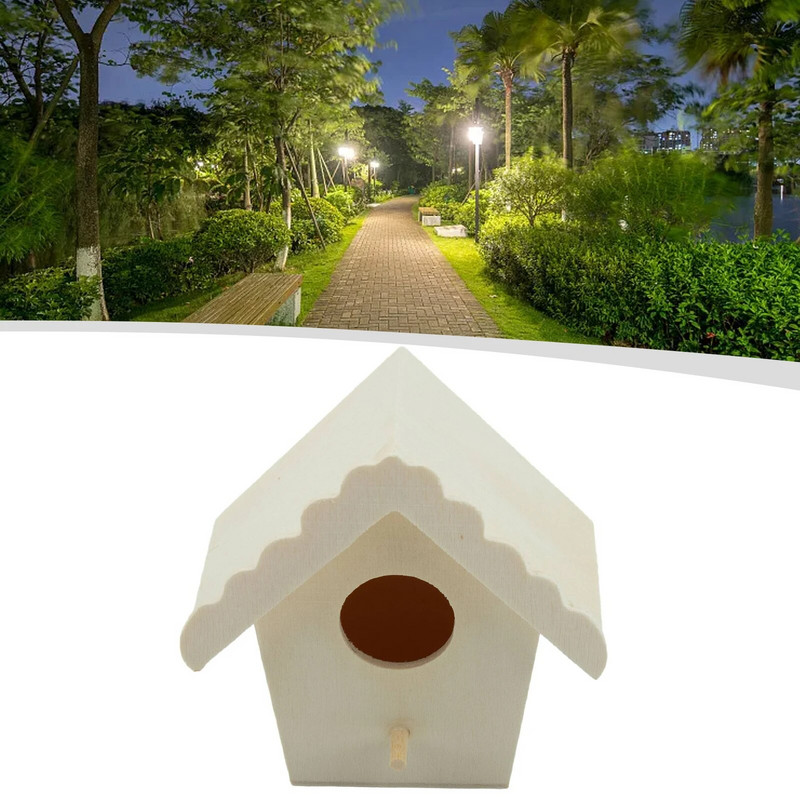 Medinis paukščių namas lizdas Paukščių lizdas Paukščių namelis Linksmas namas paukščių apsaugai sode. Ideali lizdų vieta.