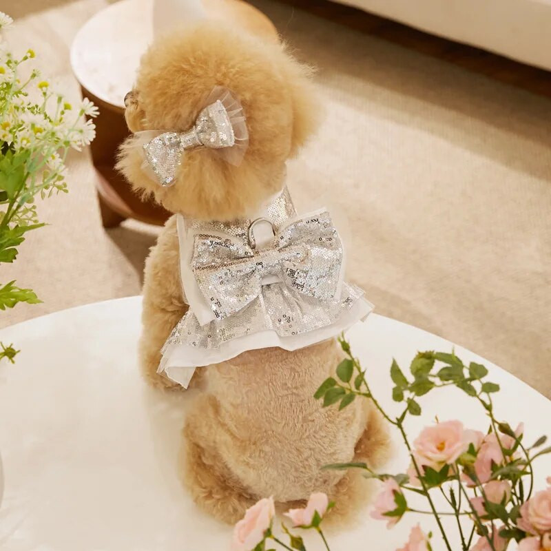 Vianočný postroj pre psov v štýle tielka, hrudný popruh, sieťovaná nadýchaná sukňa pre psov s flitrami, nastaviteľný hrudník na chrbte a potreby pre domáce zvieratá