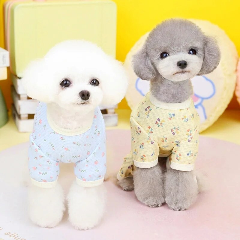 Pavasariniai šunų kombinezonai Mados spausdinti naminių šunų marškinėliai drabužiai Šilti minkšti šuniukų pižamos Mieli gėlių raštai kačių kombinezonai naminių gyvūnėlių kostiumai