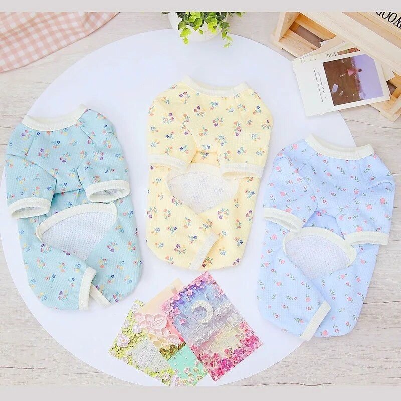 Pavasariniai šunų kombinezonai Mados spausdinti naminių šunų marškinėliai drabužiai Šilti minkšti šuniukų pižamos Mieli gėlių raštai kačių kombinezonai naminių gyvūnėlių kostiumai