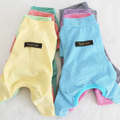 Rudens ir žiemos dryžuota spauda medvilnė plona aštuonių spalvų Keturių kojų šunys pižamos naminių gyvūnėlių drabužiai šunų drabužiai pižamos kamai