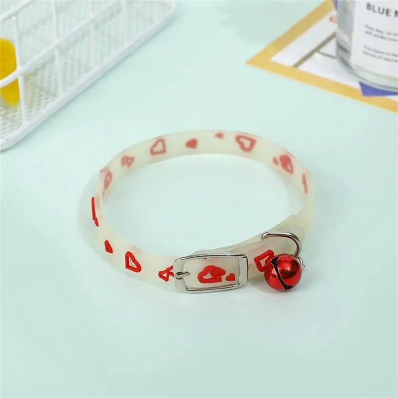 Šviečiantys kačių karoliai žėrintys maži šunys kačių antkakliai nuo praradimo fluorescencinis silikoninis kačių varpelio antkaklis kaklo žiedas naminių kačių priedai