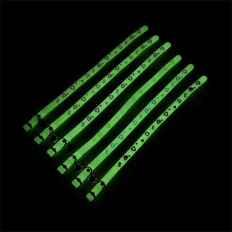 Šviečiantys kačių karoliai žėrintys maži šunys kačių antkakliai nuo praradimo fluorescencinis silikoninis kačių varpelio antkaklis kaklo žiedas naminių kačių priedai