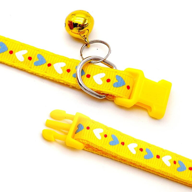 Reguliuojamas antkaklis katei su varpeliu Spalvingi saugos naminių gyvūnėlių antkakliai katėms reikmenys šuniuko kačiuko sagtimi karoliai naminiams gyvūnėliams pavadėlis kačių priedai