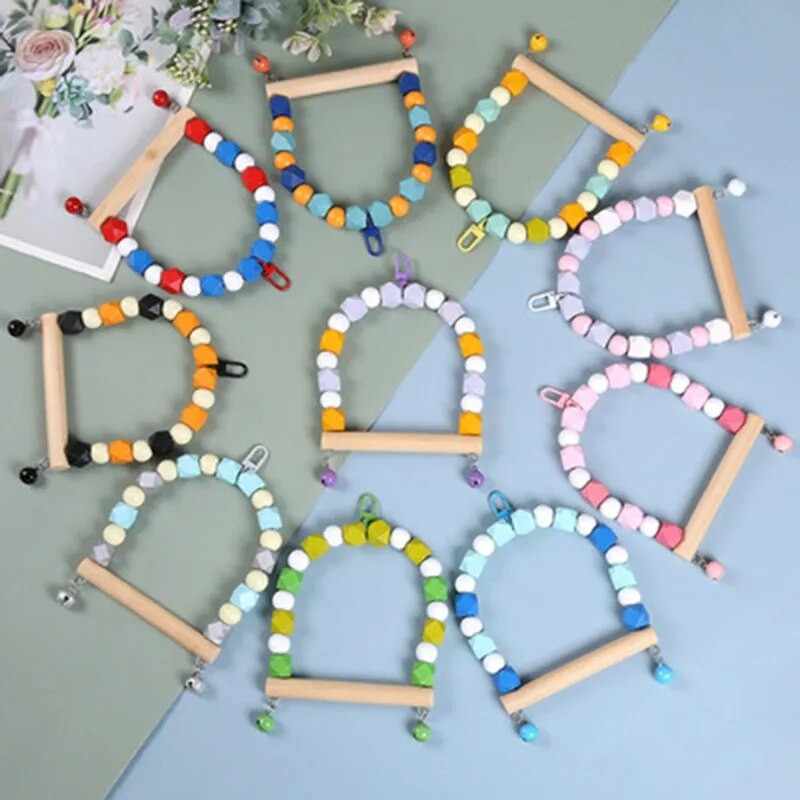 Puidust papagoi kiigumänguasi linnupuuritarvikud Ripppapagoi ahven värviliste helmestega kellukestega