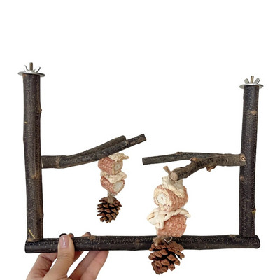 Paukščių ešerių stovas su kankorėžiais ir virviniais papūgos kramtomaisiais žaislais.