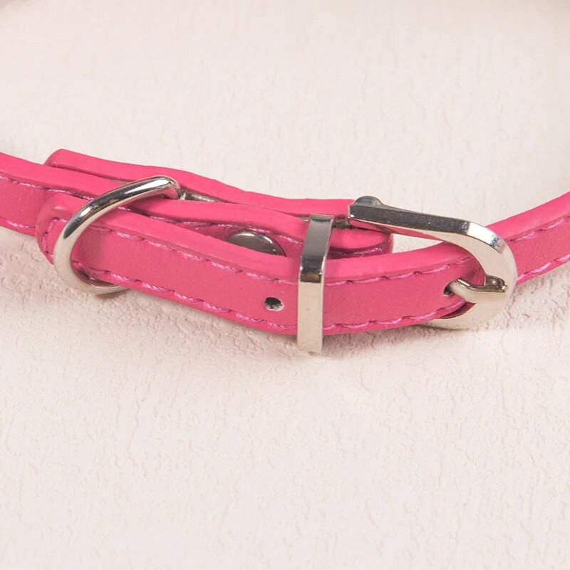 Naminių kačių antkaklis PU odinis mažas šunų šalikas Reguliuojamas šuniukų katės Kaklo skarelė trigonė Naminių gyvūnėlių antkakliai Priedai katės kaklelio antkaklis