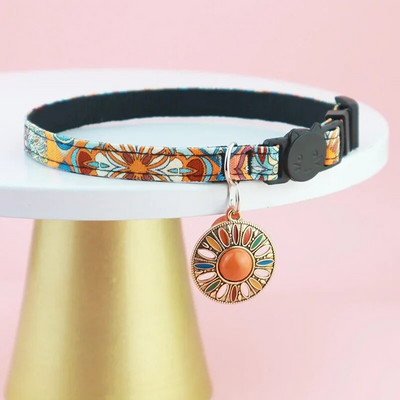 AirTag нашийник за котки, интегриран GPS нашийник за котки с държач за въздушни етикети и звънец, регулируема отделяща се нашийник за котки за момичета момчета котки кученца