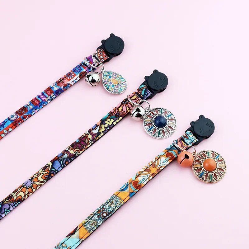 AirTag нашийник за котки, интегриран GPS нашийник за котки с държач за въздушни етикети и звънец, регулируема отделяща се нашийник за котки за момичета момчета котки кученца