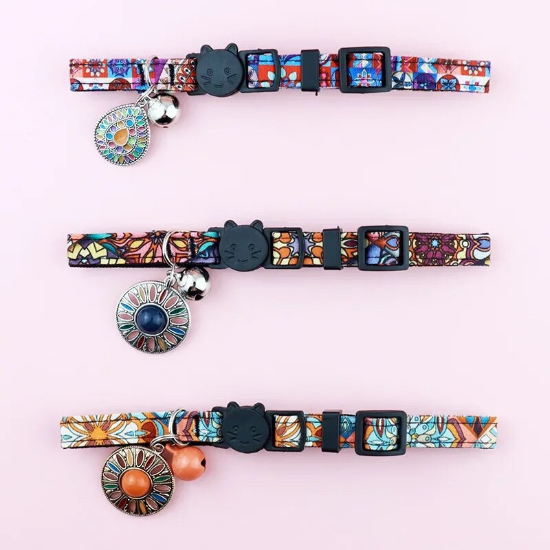 AirTag нашийник за котки, интегриран GPS нашийник за котки с държач за въздушни етикети и звънец, регулируема отделяща се нашийник за котки за момичета момчета котки кученца