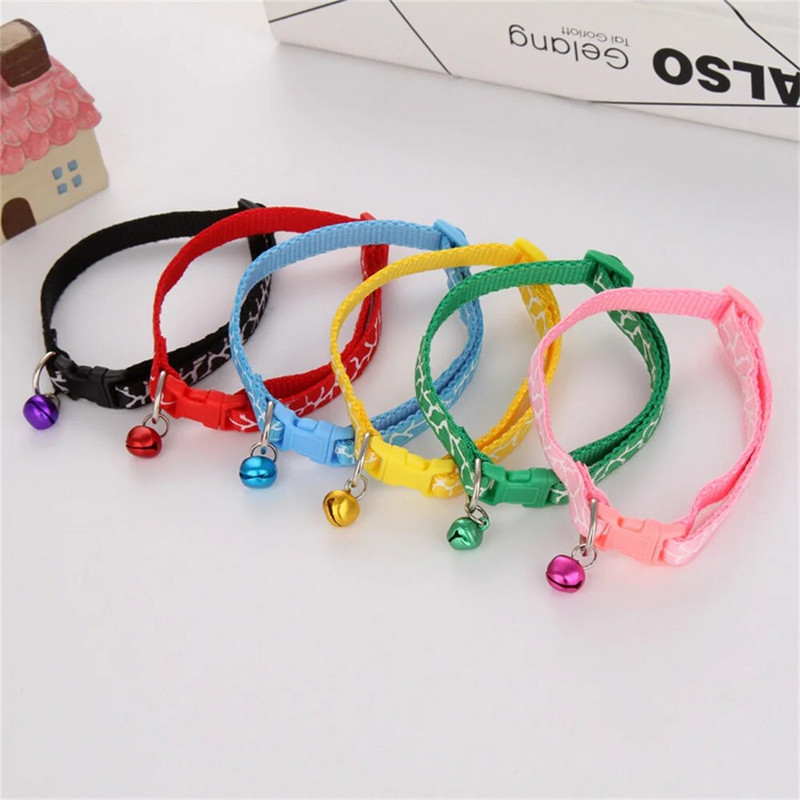 Нова котешка звънче нашийник с пукащ принт Сладък нашийник за малко куче Мек найлонов материал Звънец от неръждаема стомана Аксесоари за колие за малки домашни любимци