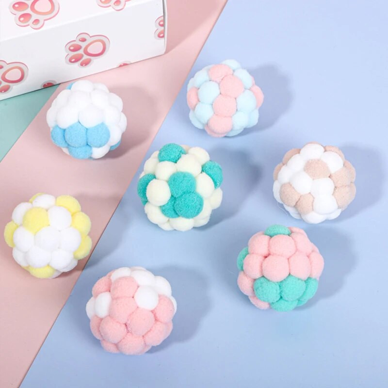 Macska nyikorgó labdajáték Kutyajáték Gyapjúcsengő ugrató macskajáték Színes interaktív játék ajándékdoboz, amely kisállatkellékeket, macskatartozékokat tartalmaz