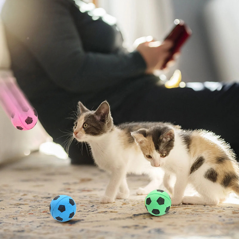 Mókuskutya nyikorgó 4 csomag kisállatjátékok kis habfoci Színes macskajátékok Ajándékok macskáknak Kutyák Nyulak dobáló nyugtató csemege